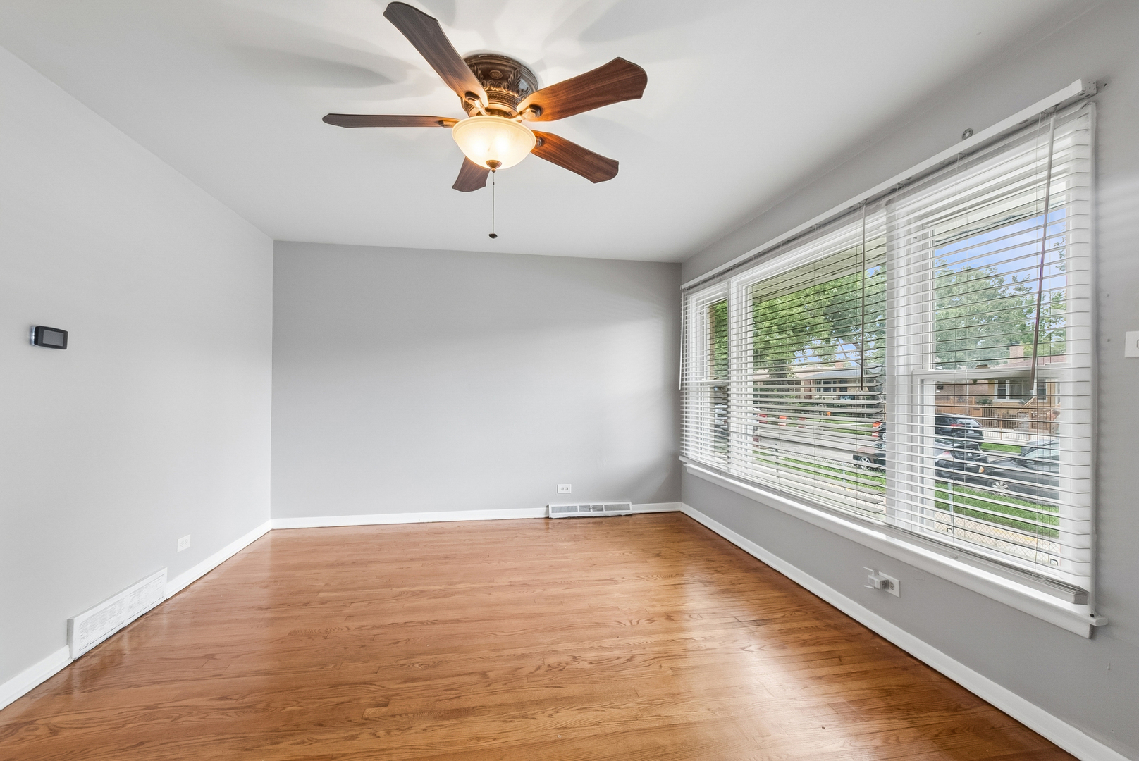 6534 S Bell Avenue Property Photo 4
