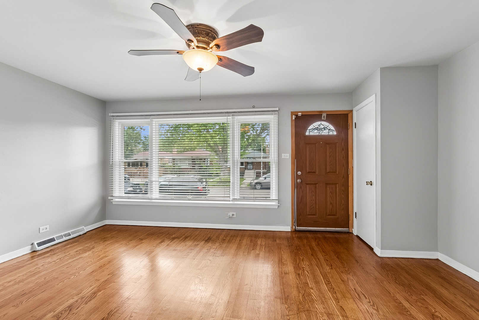 6534 S Bell Avenue Property Photo 5