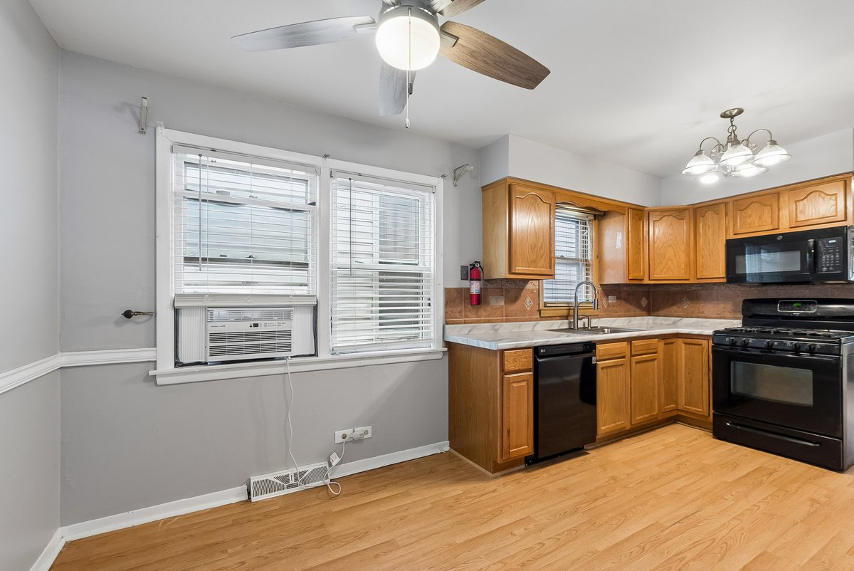 6534 S Bell Avenue Property Photo 7