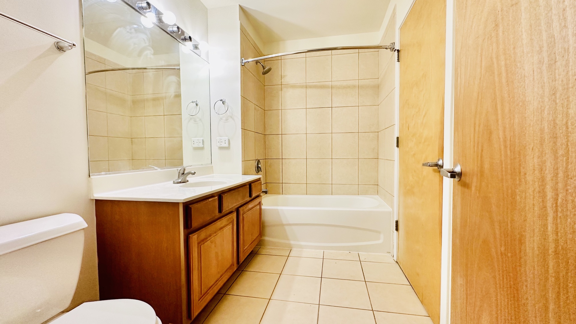 1645 W Ogden Avenue 307 Property Photo 7
