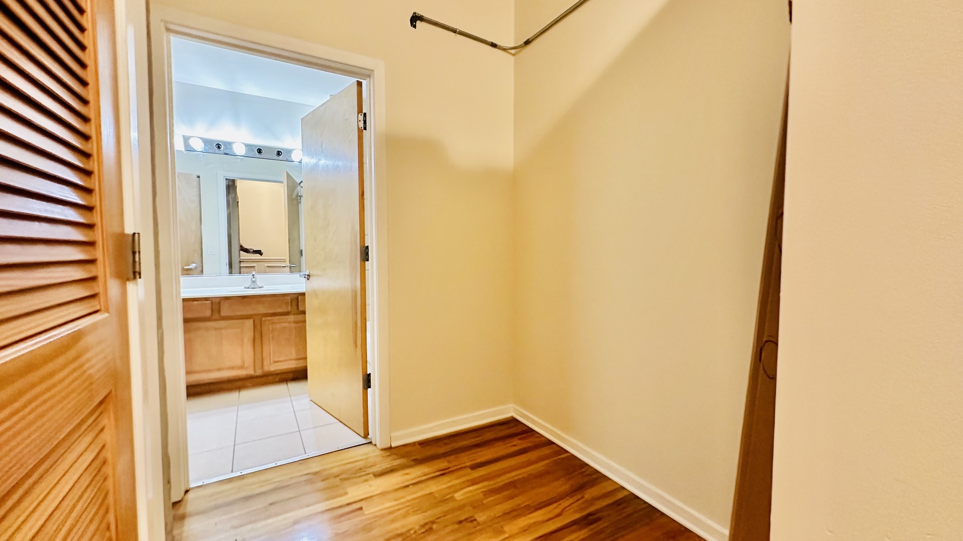 1645 W Ogden Avenue 307 Property Photo 9