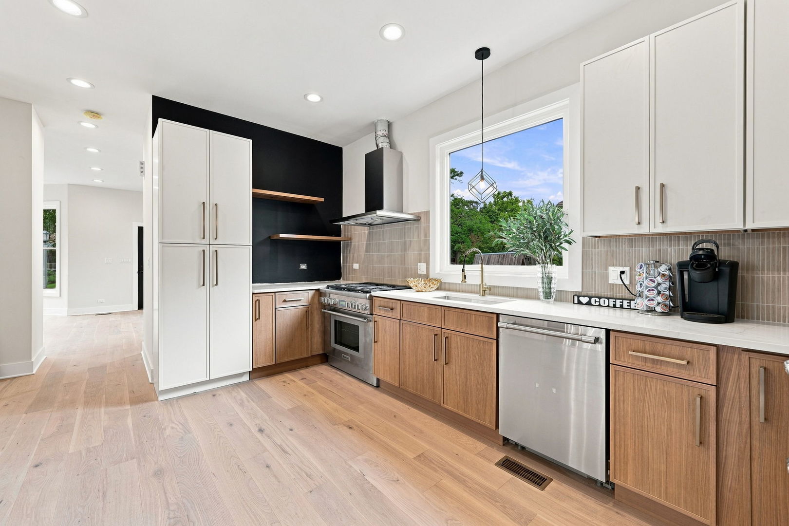 121 N Kensington Avenue Property Photo 4