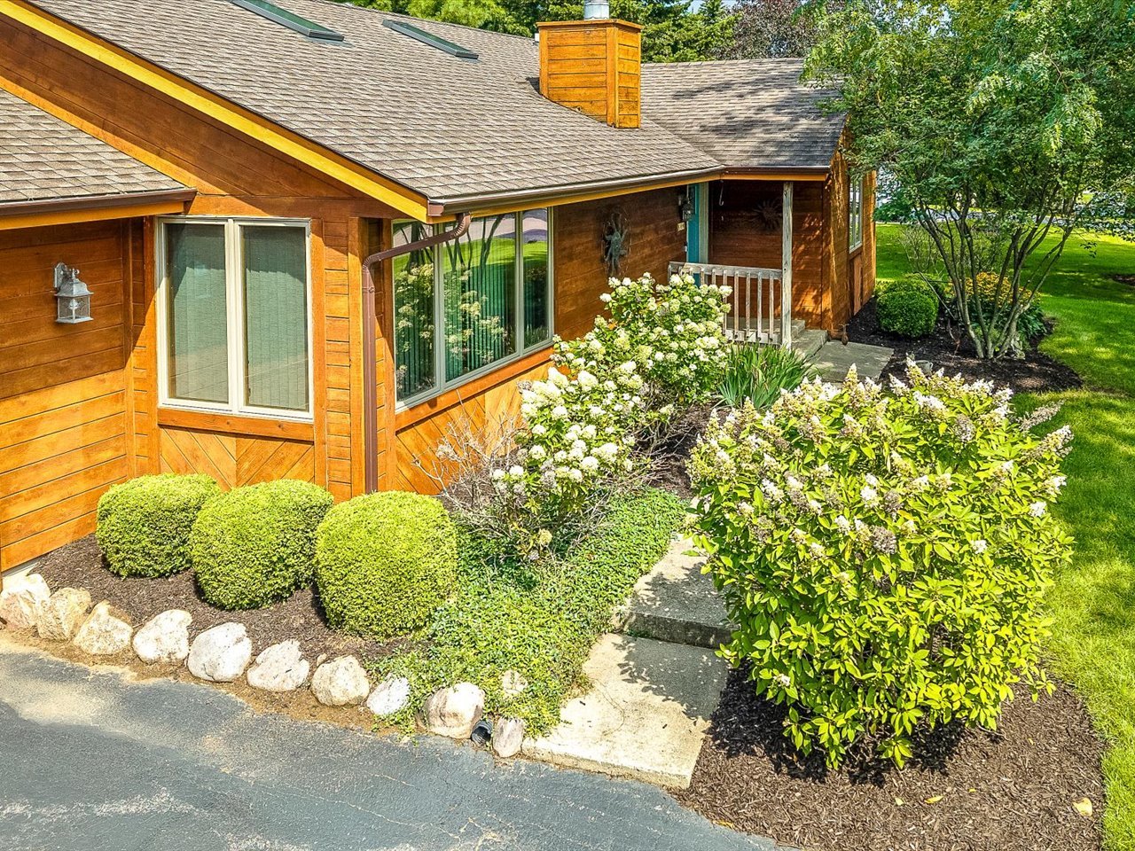 584 Sunnyfield Road Property Photo 1