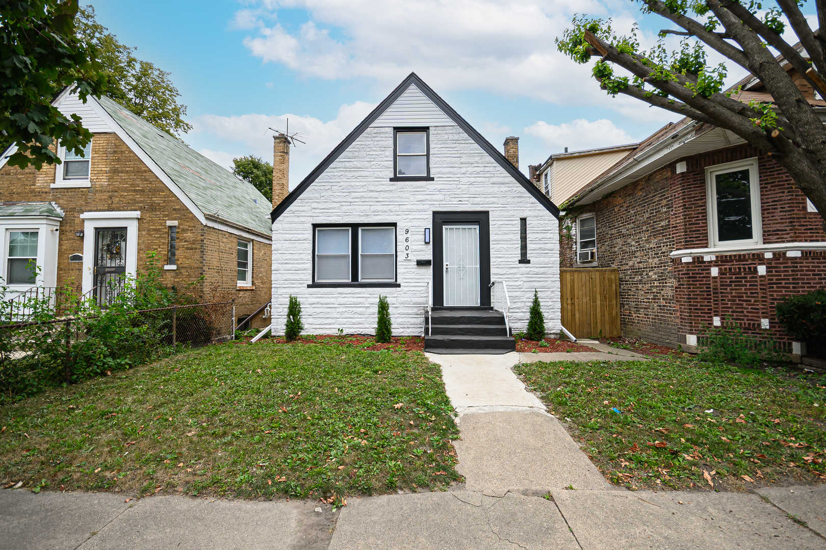 9605 S Greenwood Avenue Property Photo 1