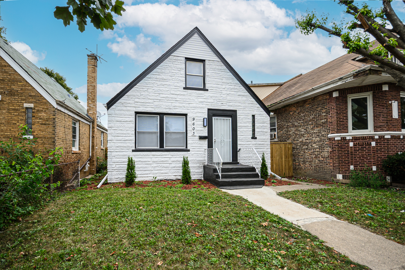 9605 S Greenwood Avenue Property Photo 2