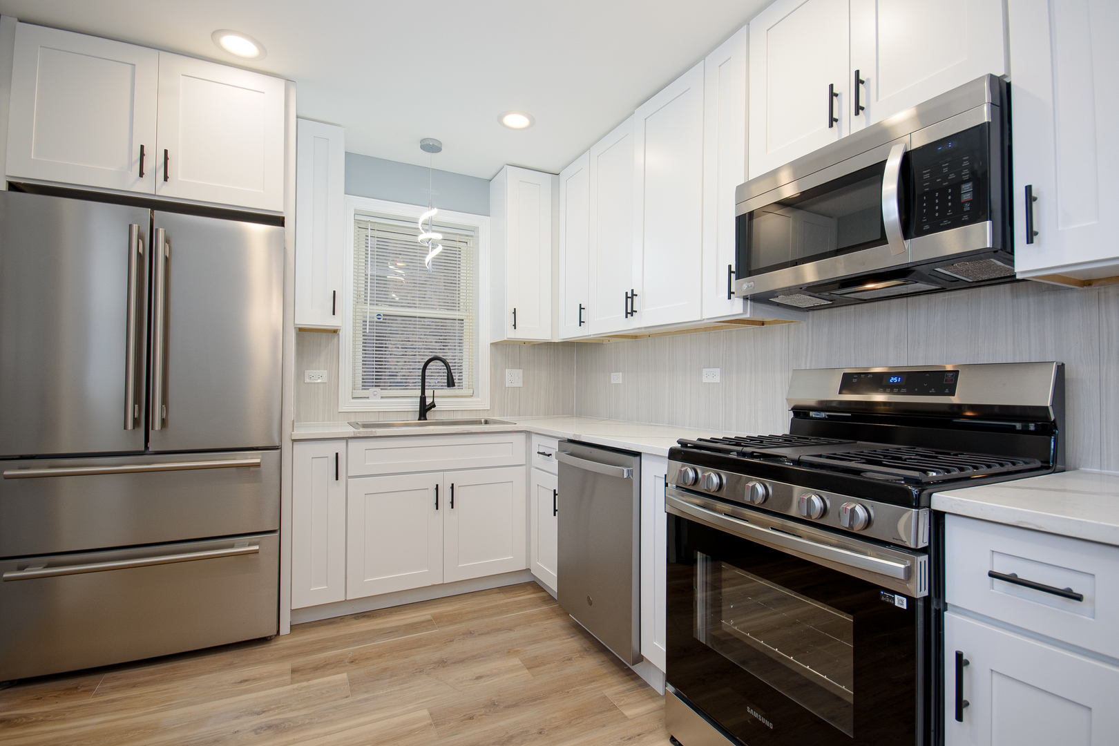 9605 S Greenwood Avenue Property Photo 10