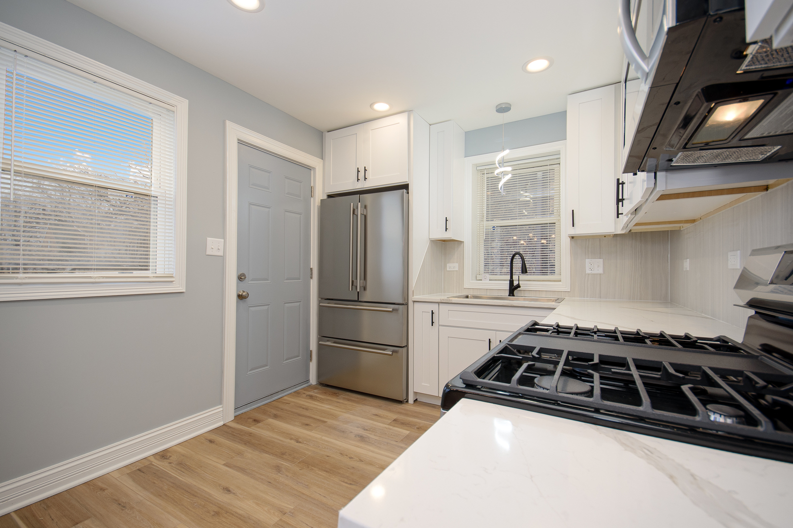 9605 S Greenwood Avenue Property Photo 11