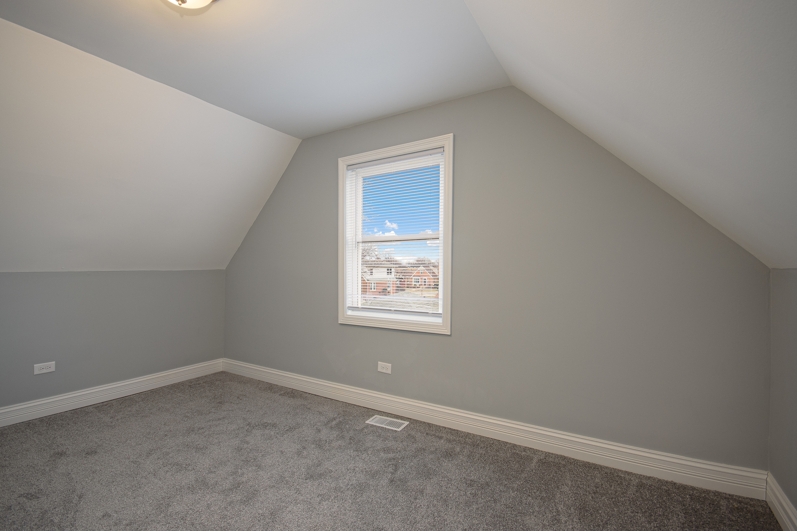 9605 S Greenwood Avenue Property Photo 17