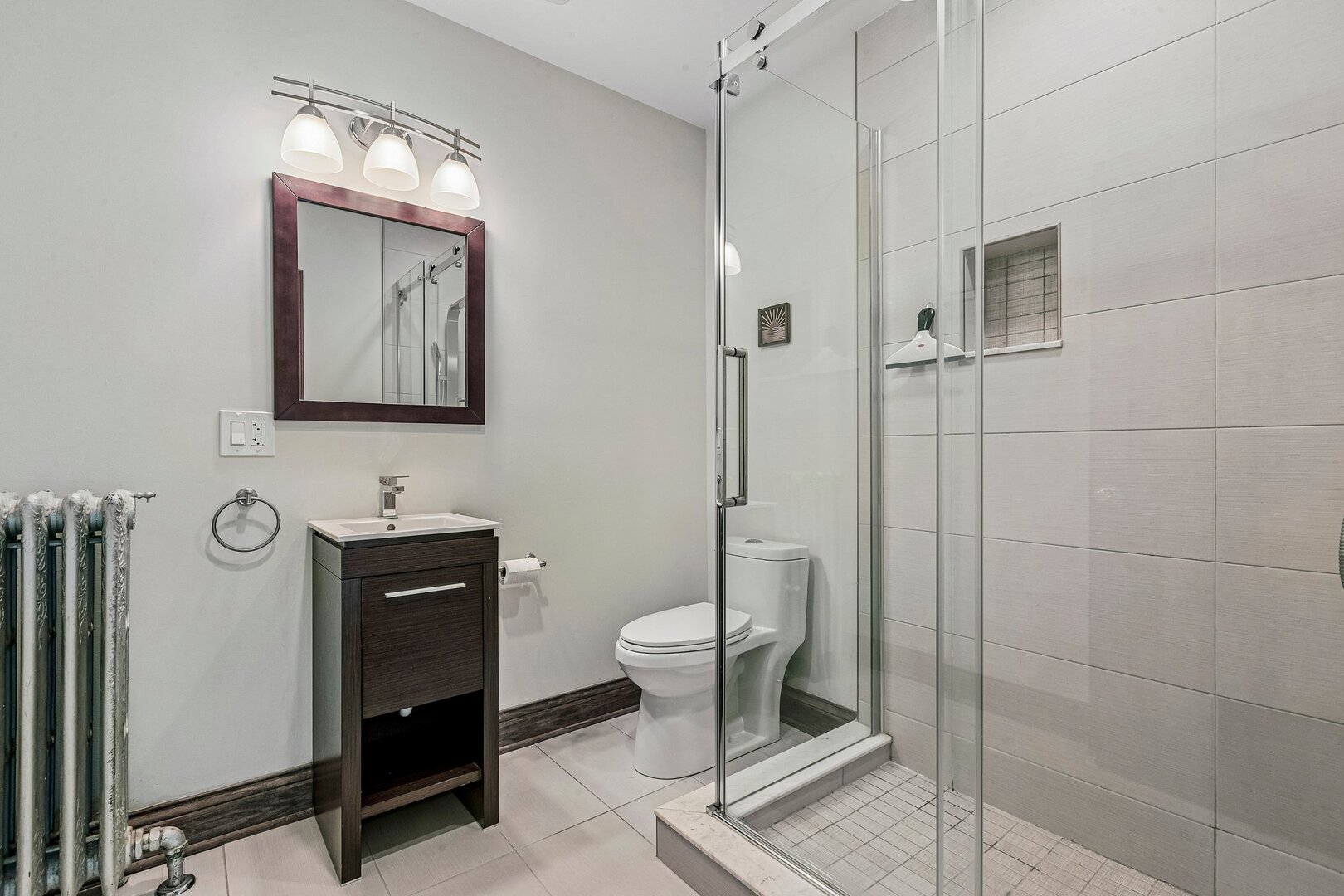 4731 N Kilbourn Avenue Property Photo 8