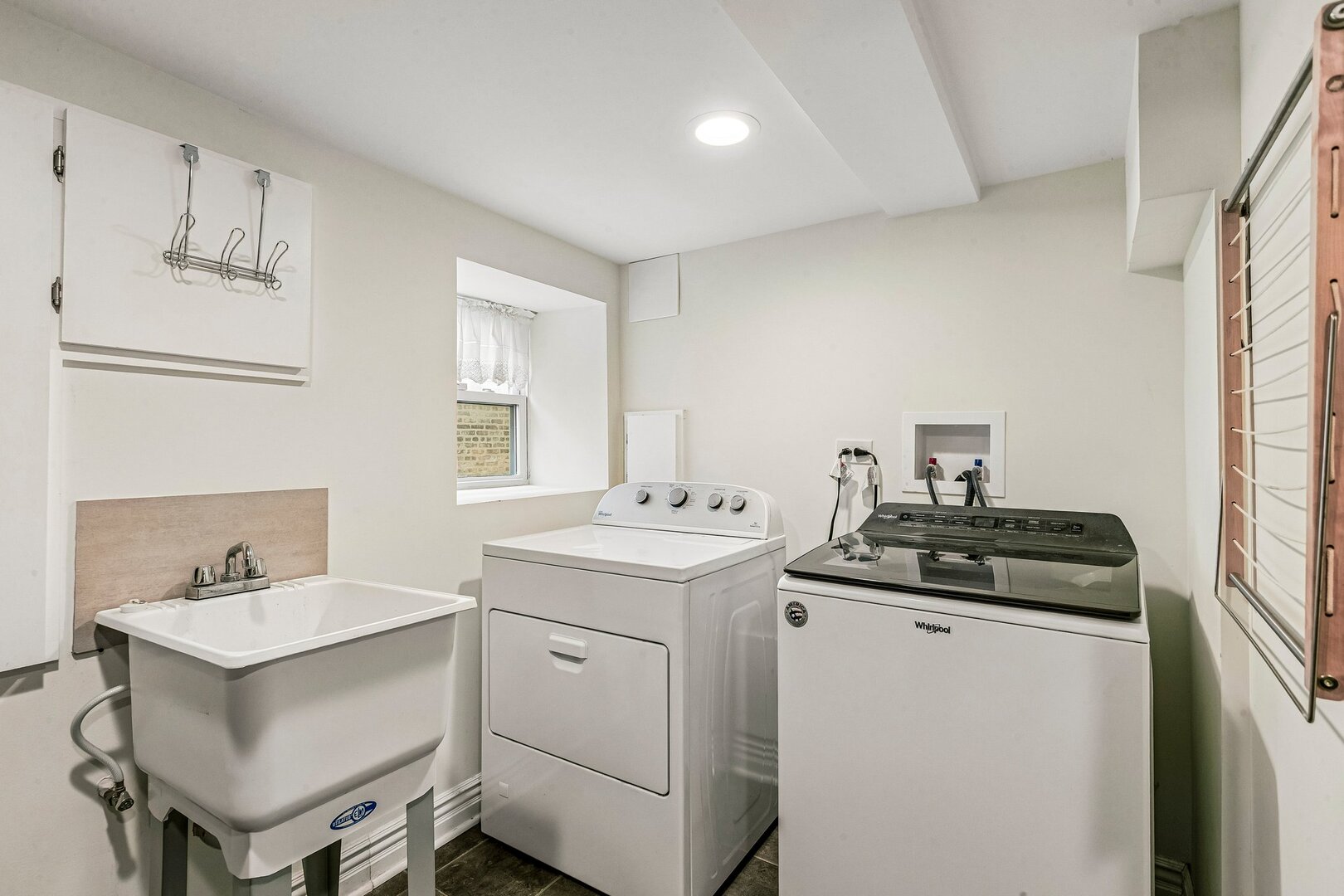 4731 N Kilbourn Avenue Property Photo 30