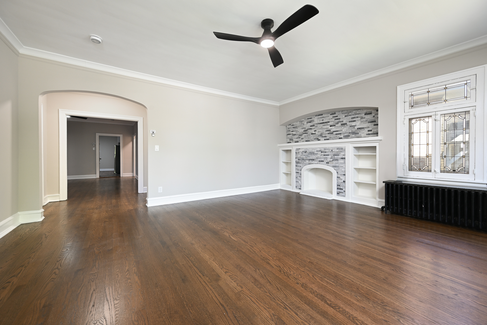 2619 W Farwell Avenue Property Photo 4