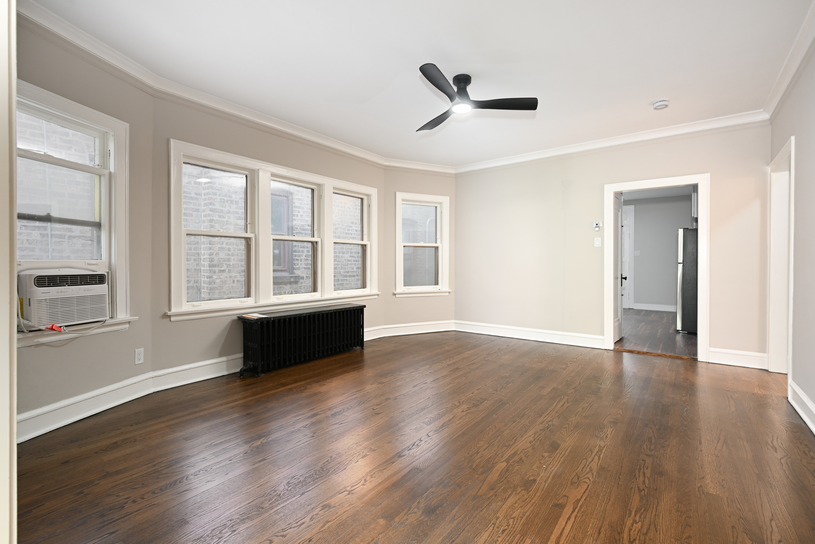 2619 W Farwell Avenue Property Photo 9