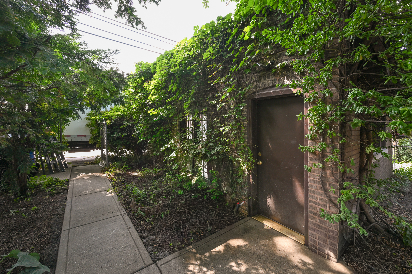 2619 W Farwell Avenue Property Photo 30