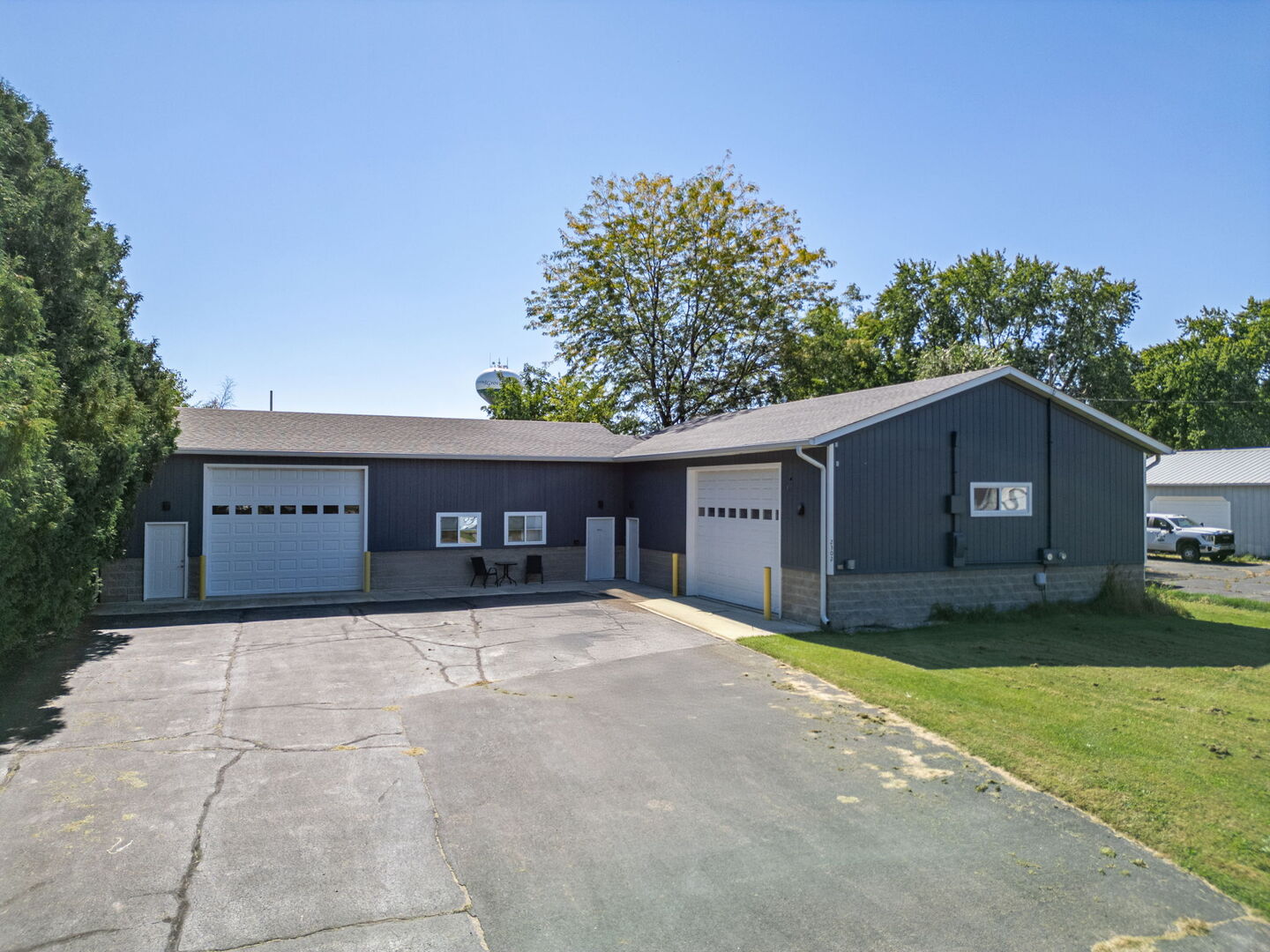 2302 Nw Route 12 Highway Property Photo 1