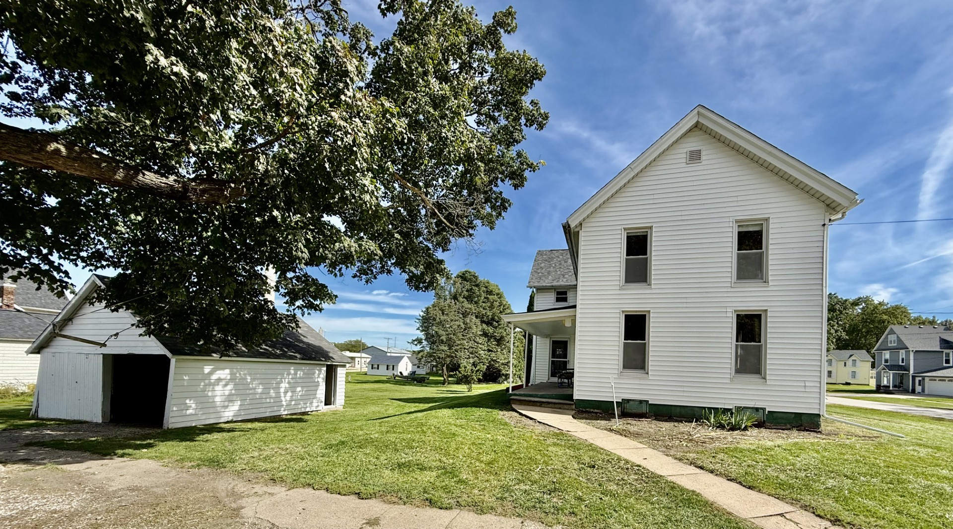 400 N School Street Property Photo 4