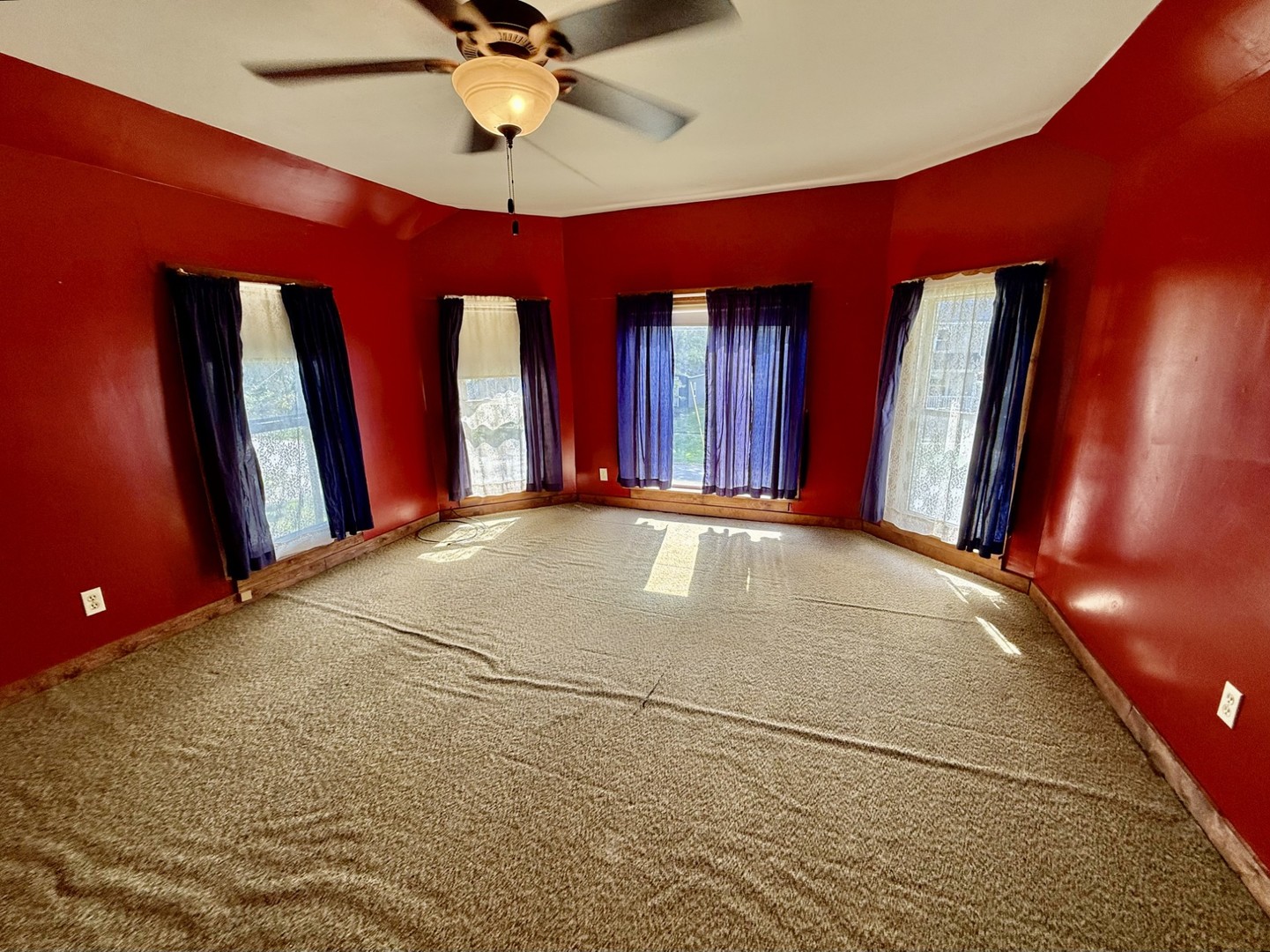 400 N School Street Property Photo 24