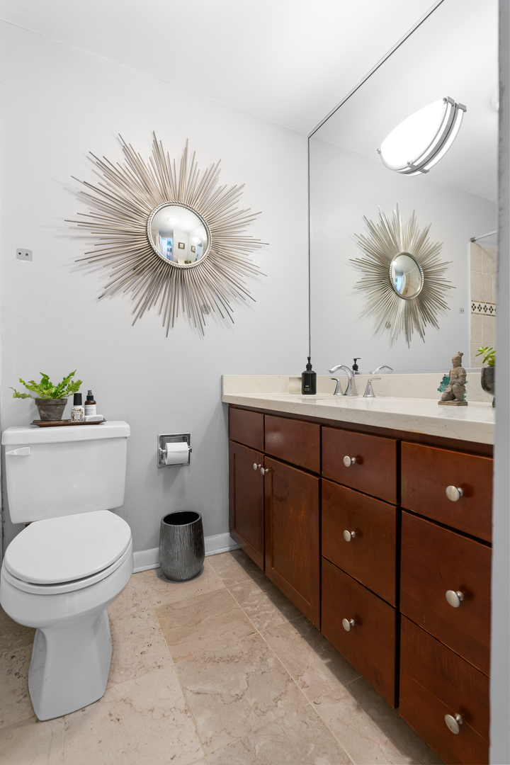 5445 N Sheridan Road 804 Property Photo 13