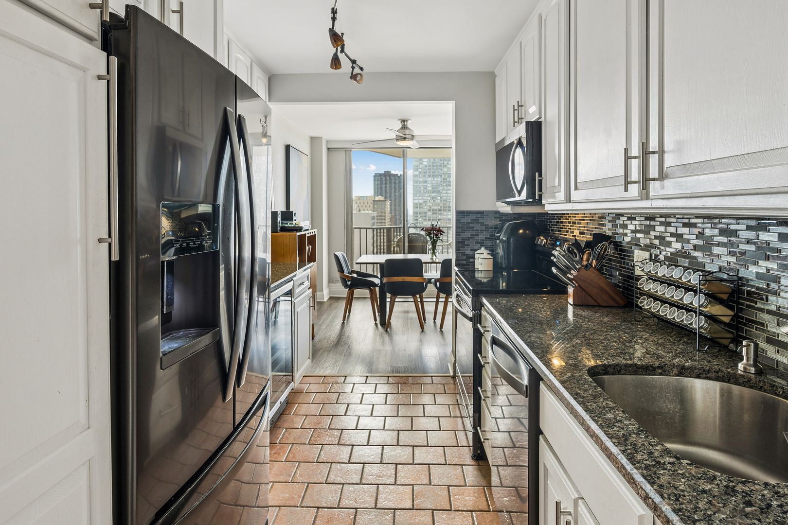 4170 N Marine Drive 21c Property Photo 8