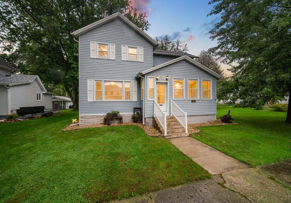 214 N Jackson Avenue Property Photo 1
