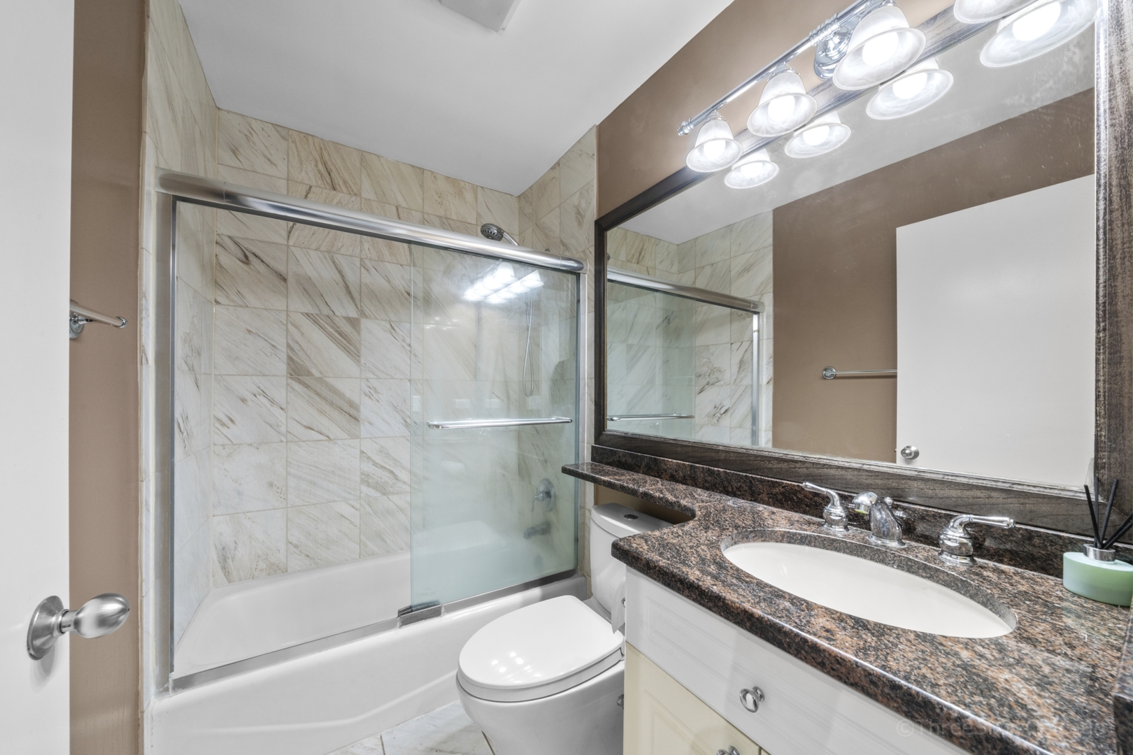 1801 W Diversey Parkway 25 Property Photo 23