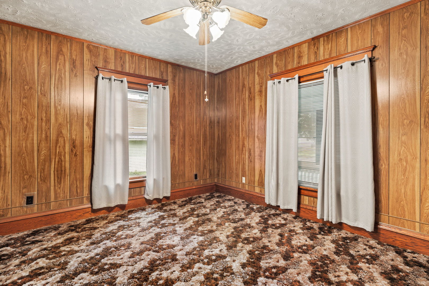 1315 Albany Street Property Photo 8
