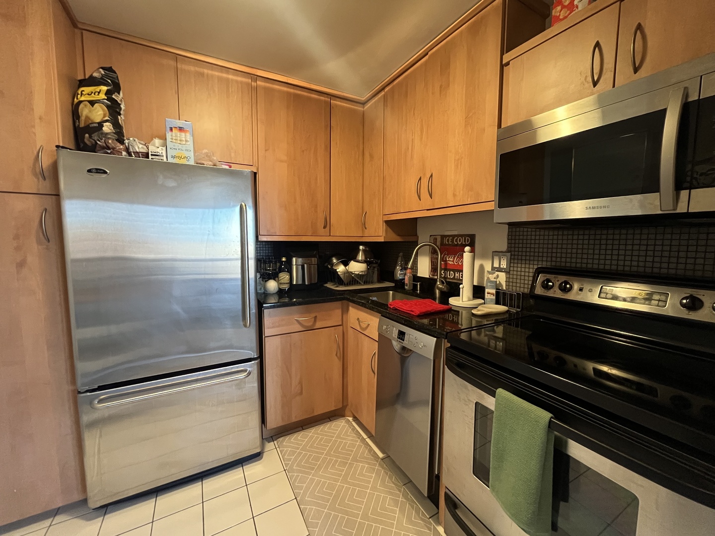 2650 N Lakeview Avenue 1507 Property Photo 8