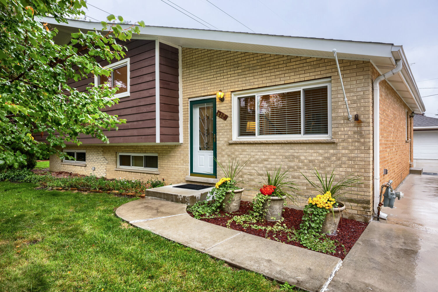 829 N Howard Avenue Property Photo 1