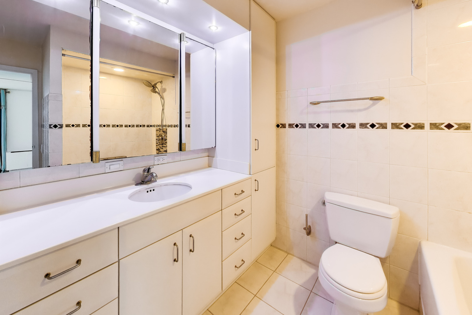 4170 N Marine Drive 12k Property Photo 40