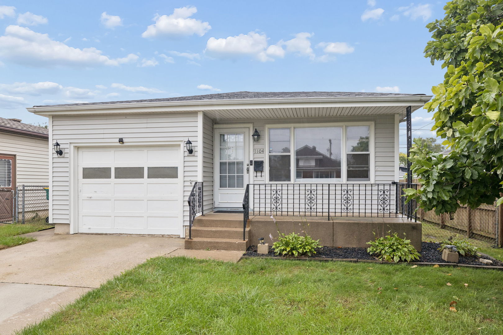 1104 N Prairie Avenue Property Photo 1