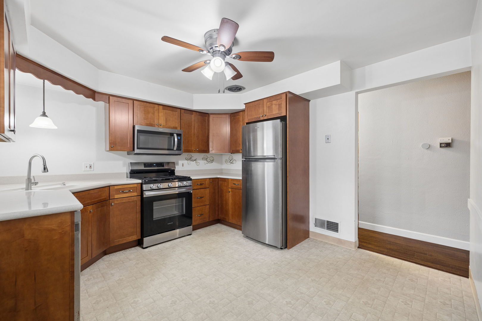 1104 N Prairie Avenue Property Photo 5