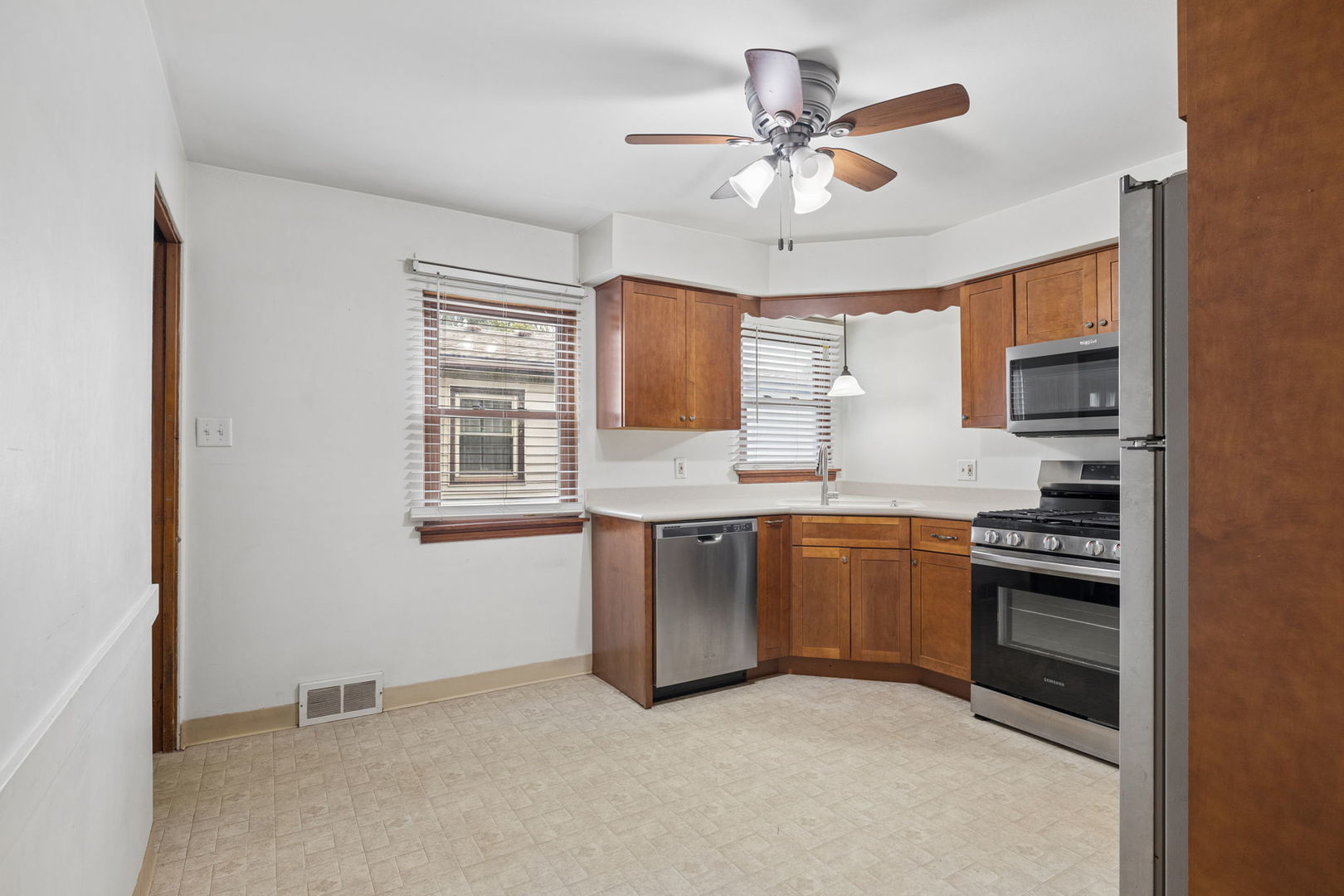 1104 N Prairie Avenue Property Photo 6