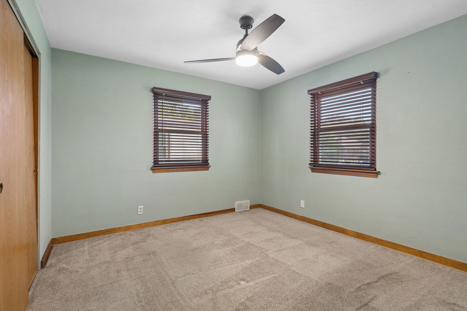 1104 N Prairie Avenue Property Photo 8