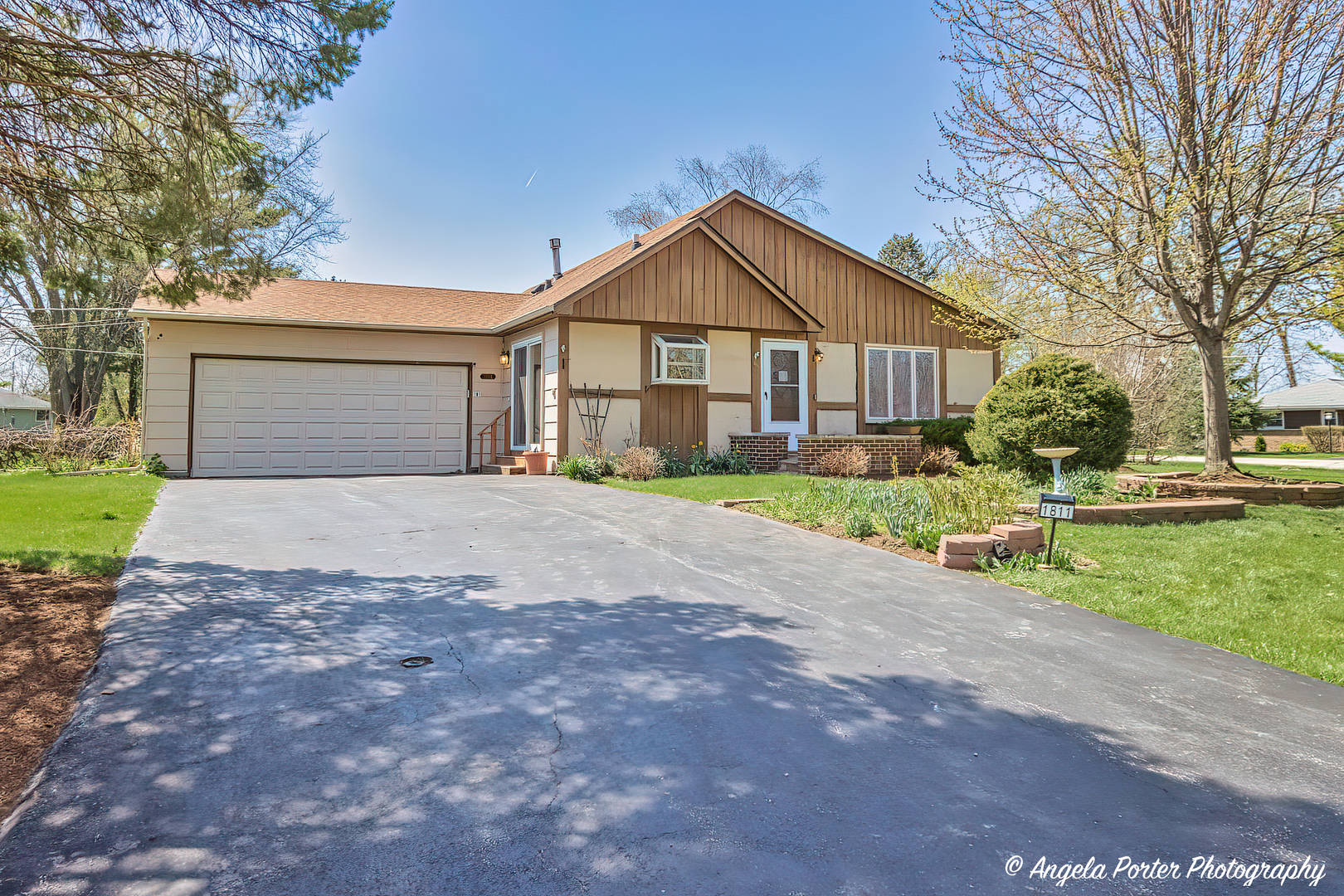 1811 Hazelwood Drive Property Photo 1