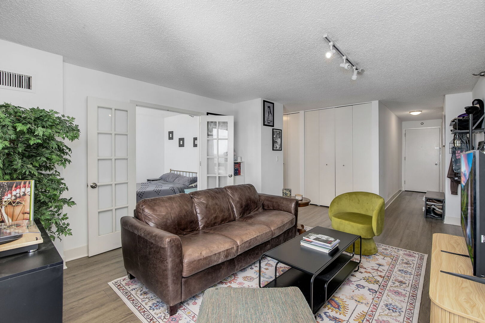 1122 N Clark Street 3104 Property Photo 3