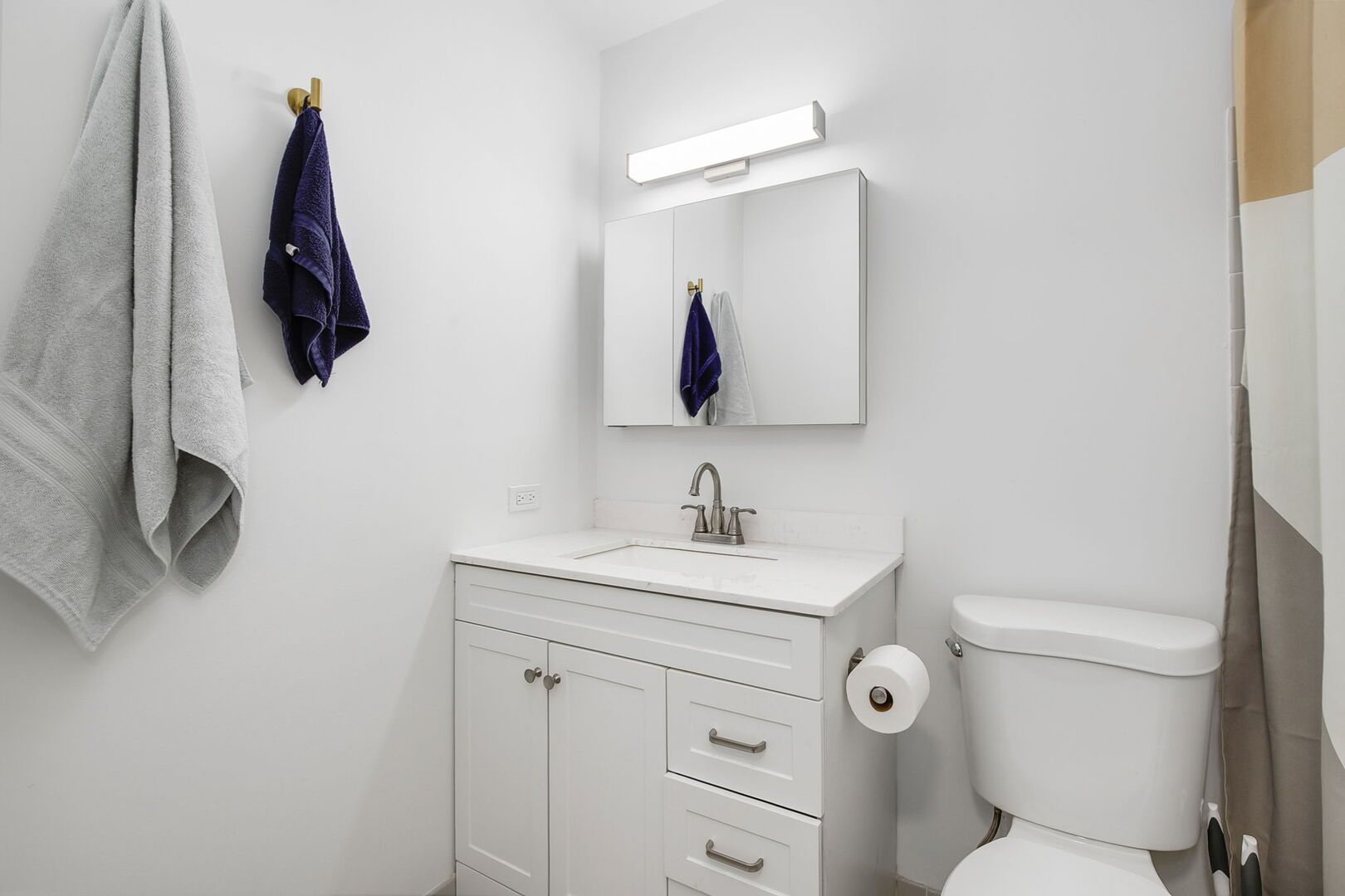 1122 N Clark Street 3104 Property Photo 8
