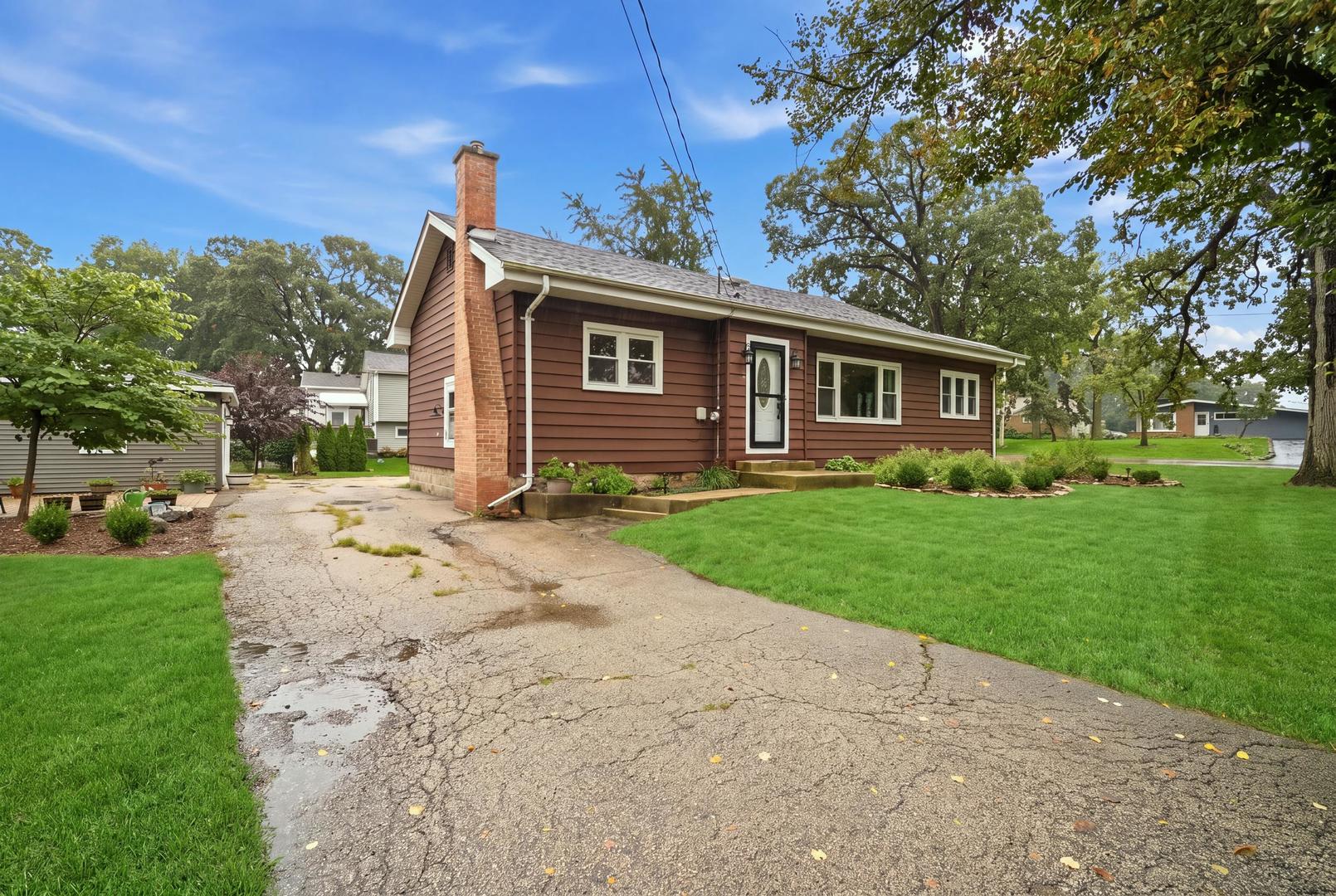 548 W Saint Charles Road Property Photo 1