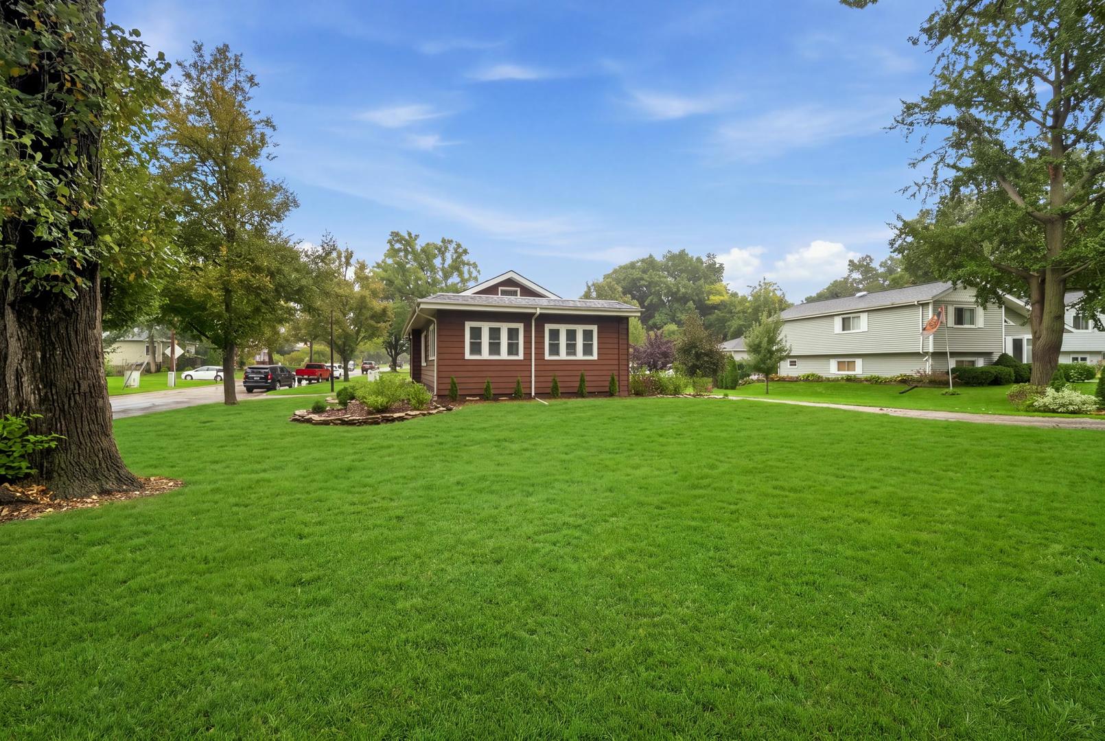 548 W Saint Charles Road Property Photo 3