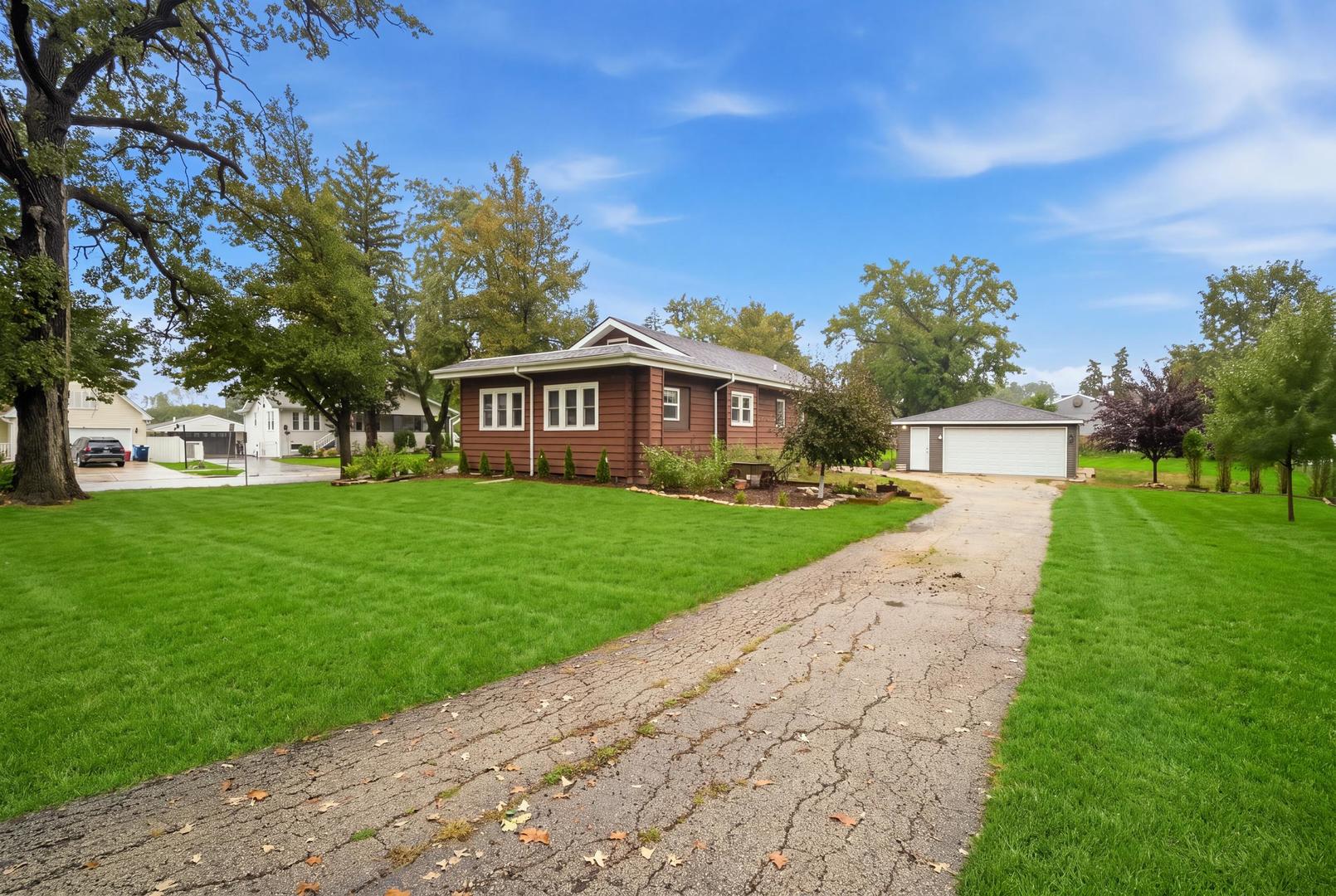 548 W Saint Charles Road Property Photo 4
