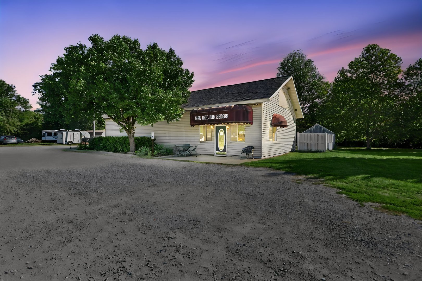 1104 W Whittaker Street Property Photo 1