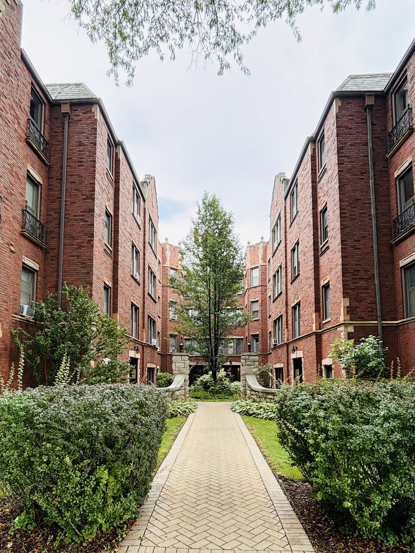 6759 N Artesian Avenue 2g Property Photo 1