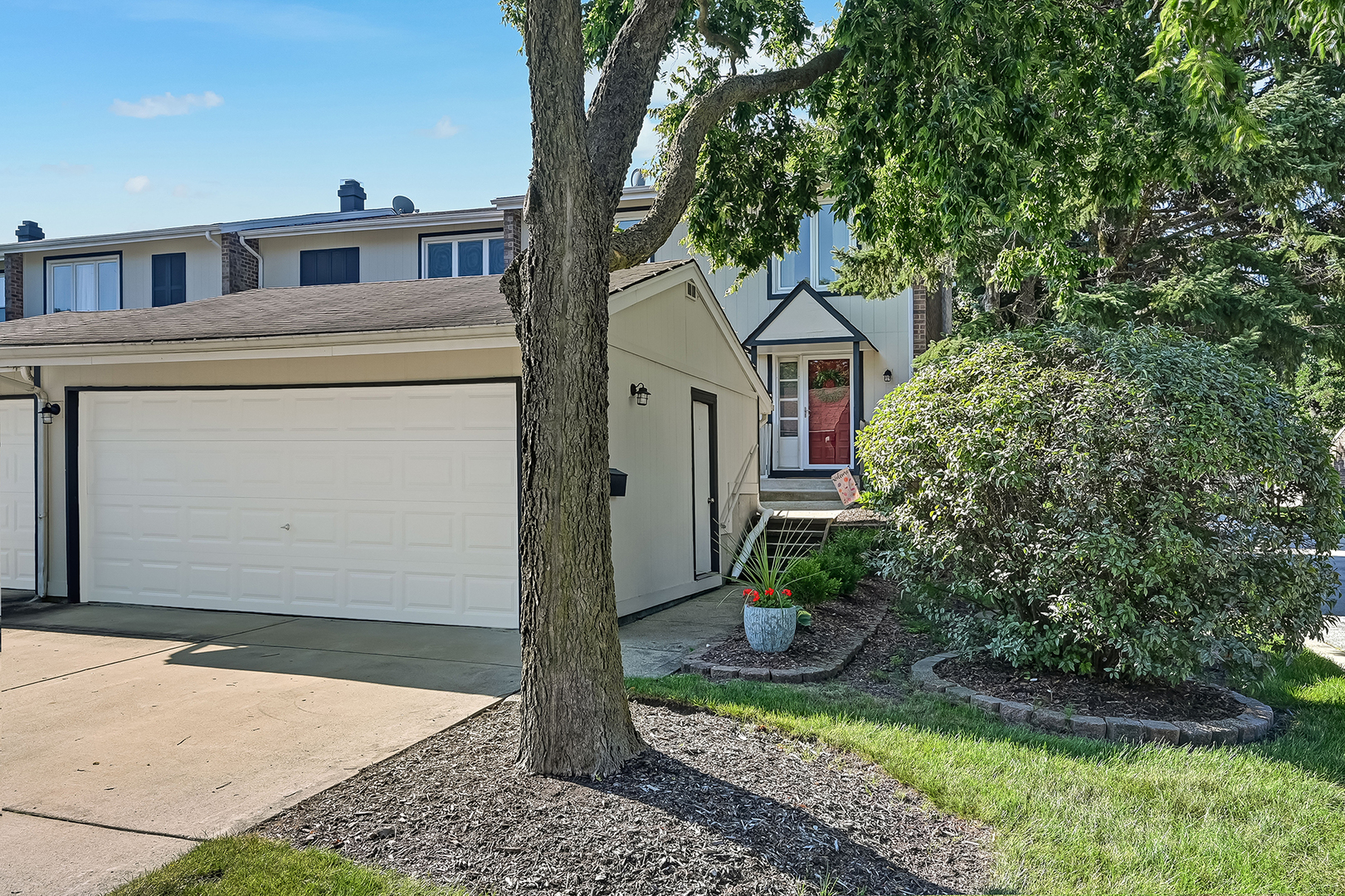 216 Pinewood Lane Property Photo 1