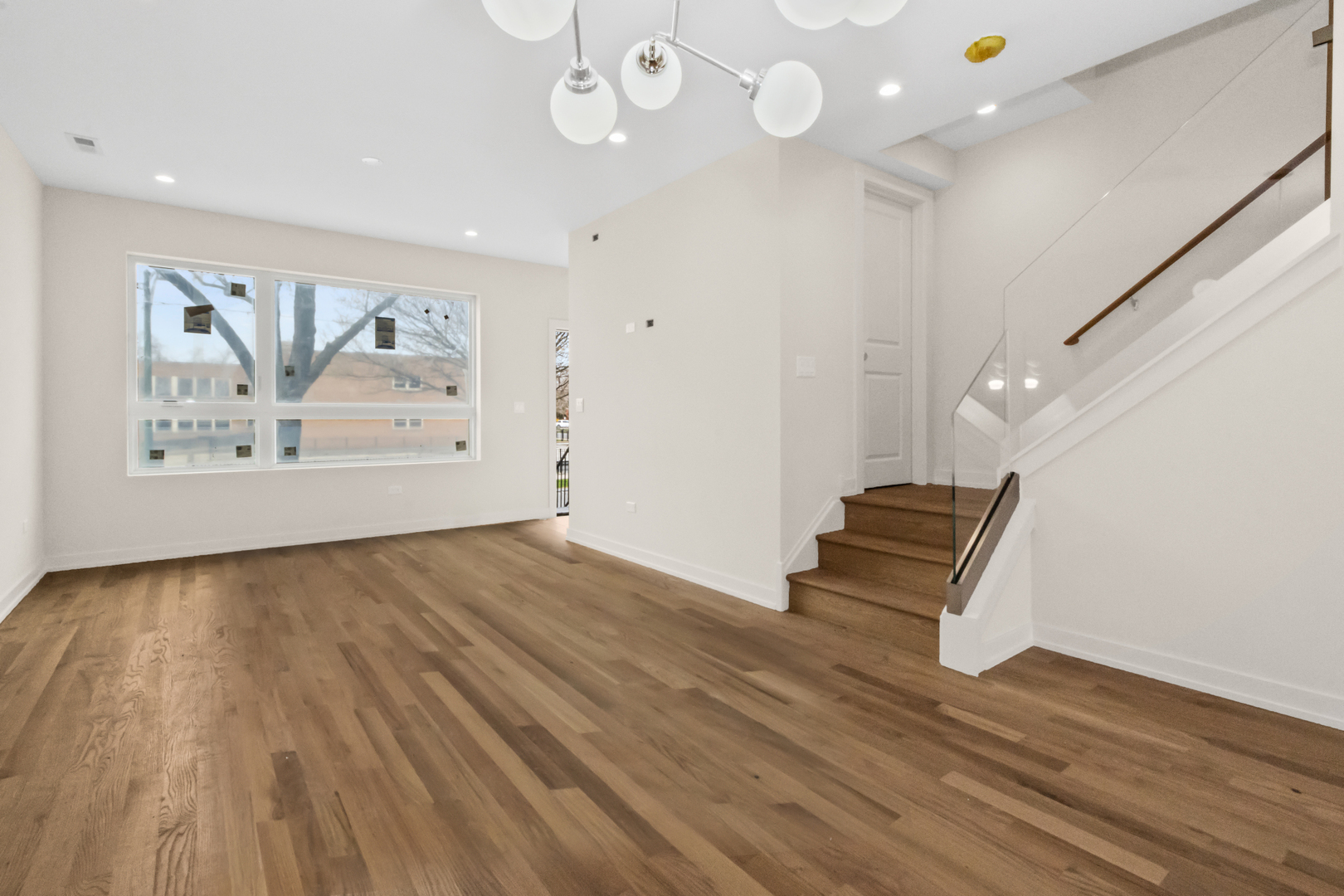6519 S Langley Avenue Property Photo 3