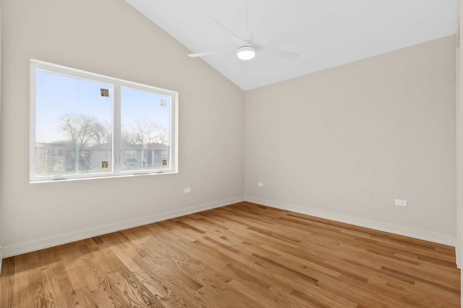 6519 S Langley Avenue Property Photo 19