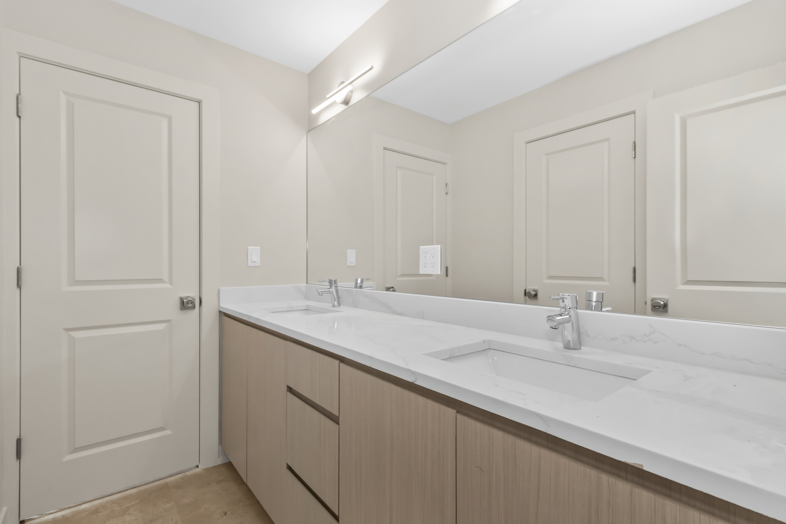 6519 S Langley Avenue Property Photo 22