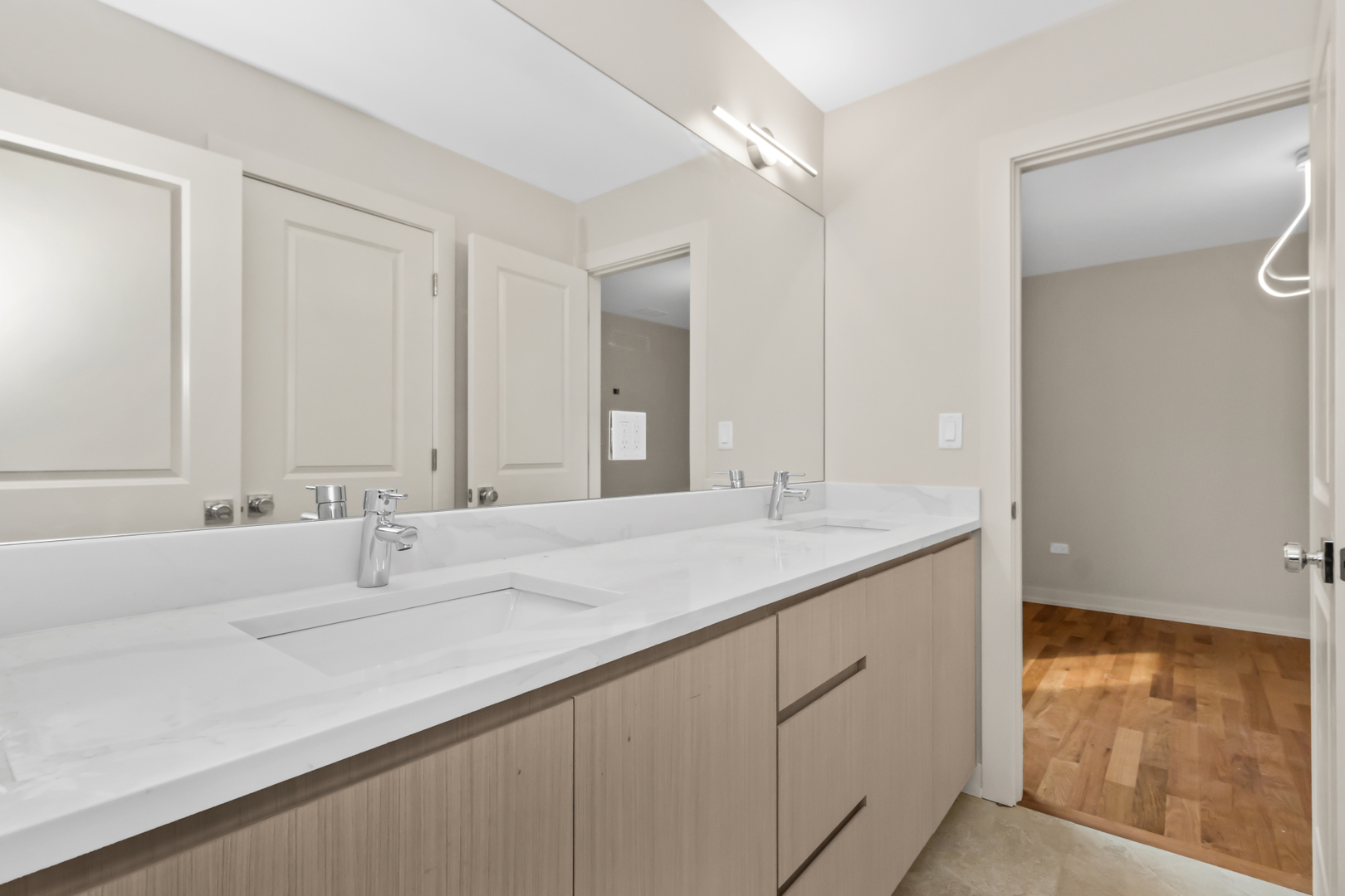 6519 S Langley Avenue Property Photo 23