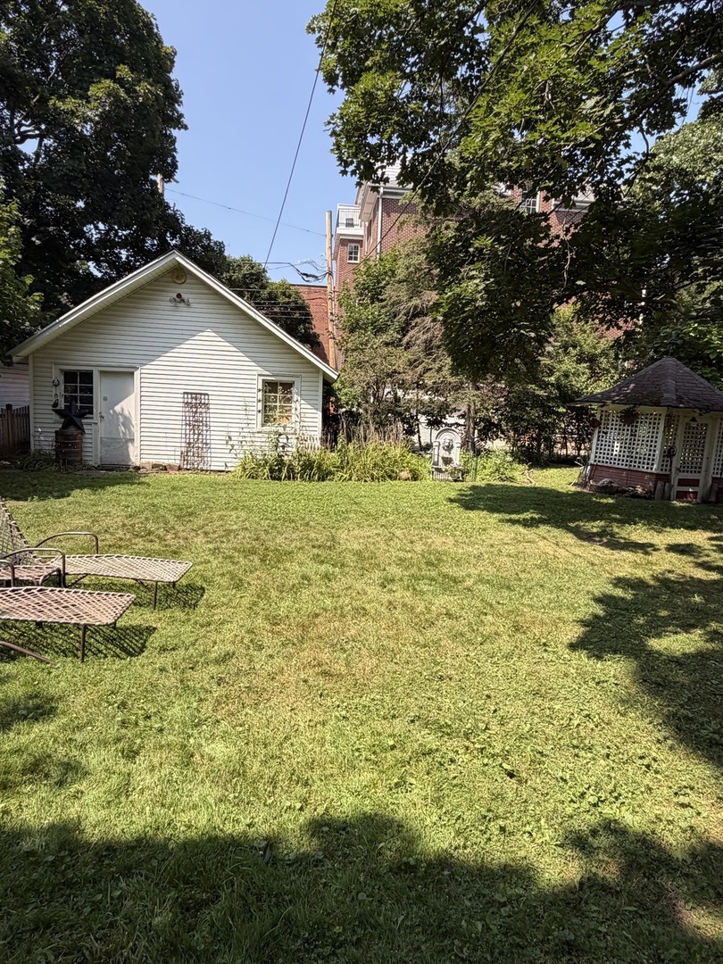 2530 Mcdaniel Avenue Property Photo 8