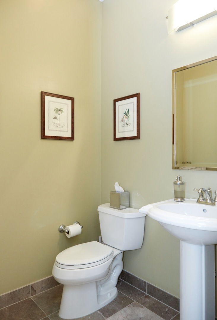 1125 W Monroe Street Property Photo 8