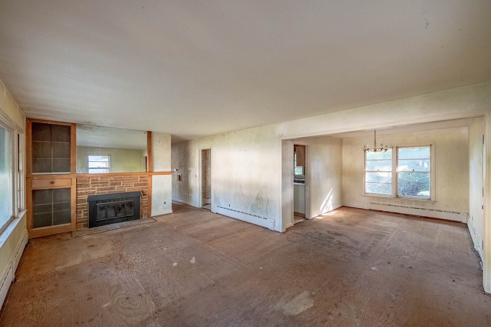 1949 Hickory Street Property Photo 2