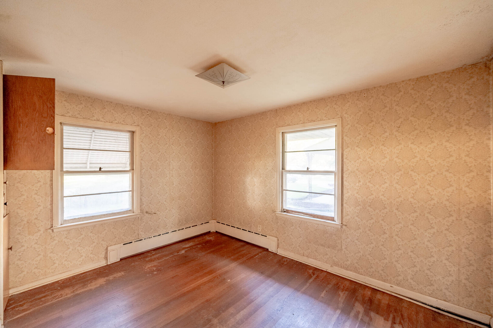 1949 Hickory Street Property Photo 4