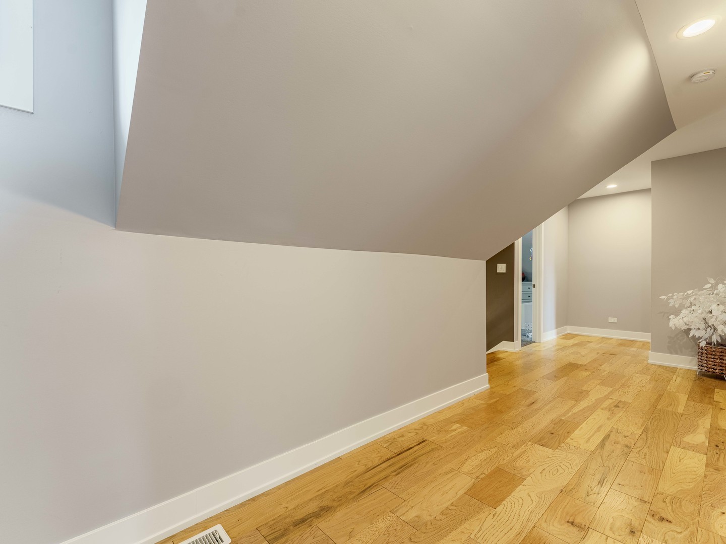 8454 S 85th Court Property Photo 17
